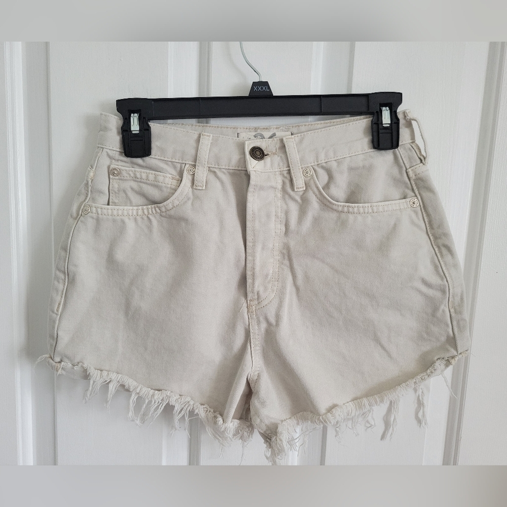 We The Free People Women's Cream Cut-Off Button Front Denim Jeans Shorts Size 26